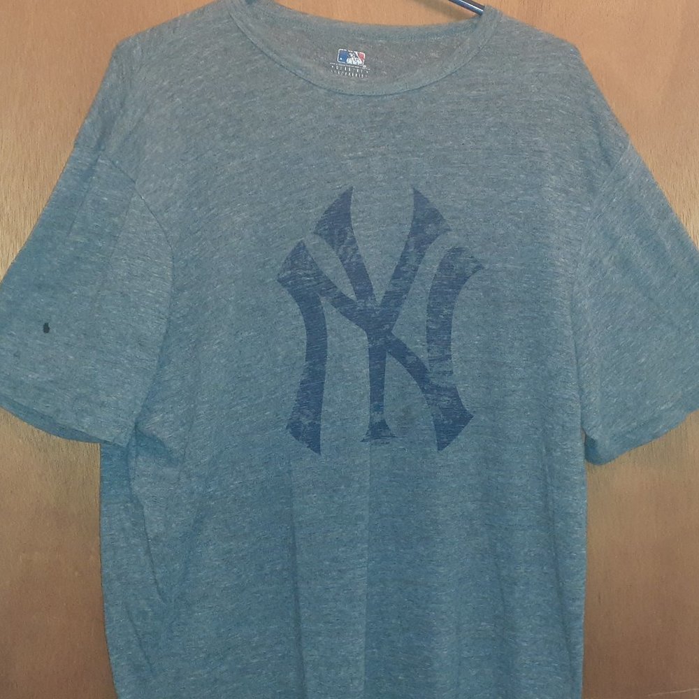 Mens NYC Yankees Logo Tee Shirt Size XL Gray